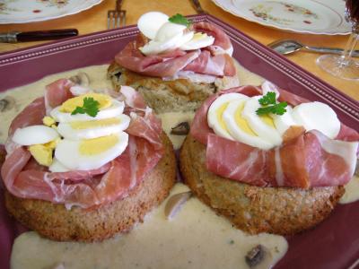 champignon de paris : Gâteaux de Pâques aux champignons et au jambon de Parme