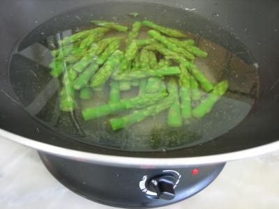 Crème d'asperges aux gésiers confits et magret à la landaise - 4.1