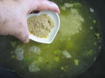 Crème d'asperges aux gésiers confits et magret à la landaise - 7.1