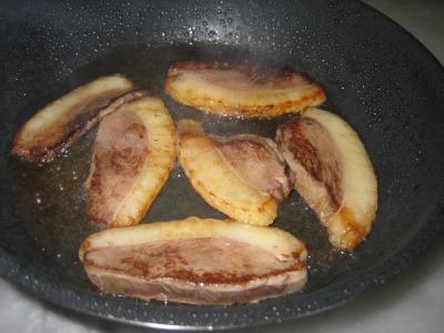 Crème d'asperges aux gésiers confits et magret à la landaise - 12.1