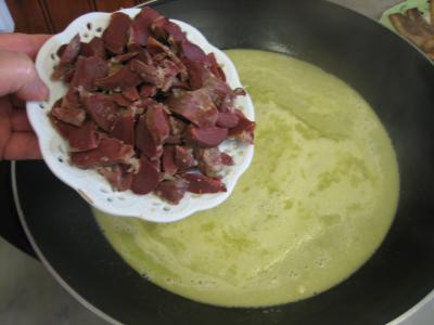 Crème d'asperges aux gésiers confits et magret à la landaise - 12.3