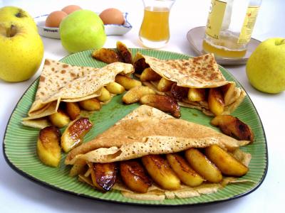 Photo : Assiette de crêpes aux pommes à la bretonne