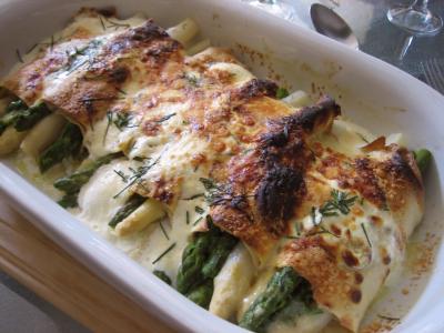 omelette : Plat d'omelette aux asperges gratinées