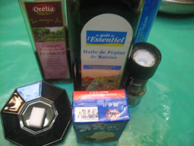 Ingrédients pour la recette : Sauce vinaigrette à la crème