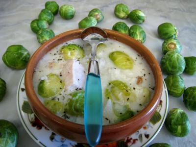 Soupe de choux de Bruxelles et espadon