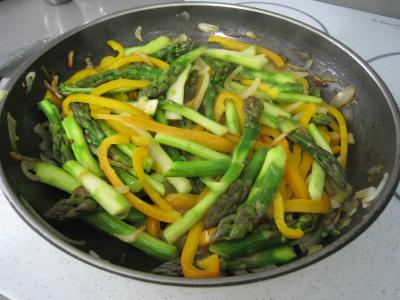 Sauté d'asperges aux oignons et poivron - 7.1