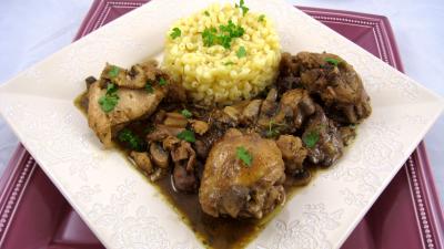 champignon : Assiette de poulet à la lyonnaise