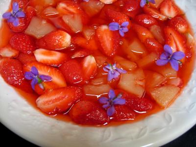 Recette Soupe de violettes à l'ananas et aux fraises