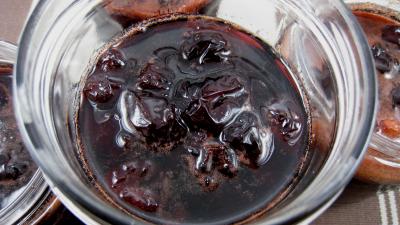 cointreau : Pot de confiture de cerises