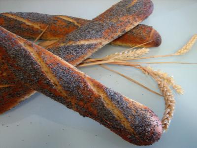 Baguette de pain en direct au pavot