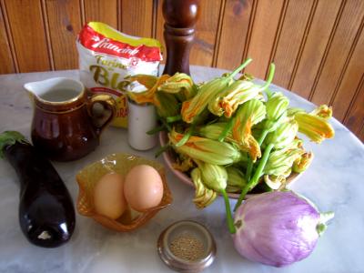 Ingrédients pour la recette : Beignets de fleurs de courgettes et aubergines