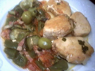 poulet : Plat de blancs de poulet aux poivrons