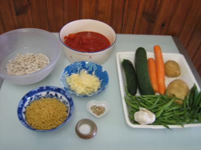 Ingrédients pour la recette : Soupe au pistou à la niçoise