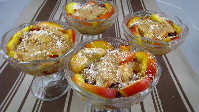 noix de coco : Verrines de blanquette de nectarines aux fruits rouges