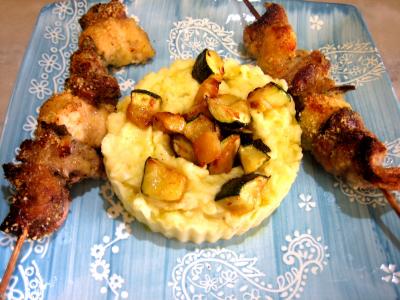 Abats : Assiette de brochettes de foie de veau aromatiques