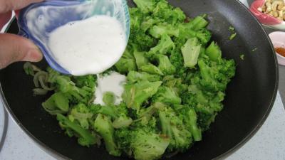 Brocolis à la crème de coco - 5.3