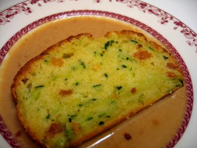 sucre vanillé : Assiette de tranche de cake sucré aux courgettes