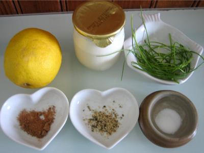 Ingrédients pour la recette : Sauce au yaourt et au citron