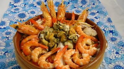 Coquillages et crustacés : Plat de riz, crevettes, moules et raie