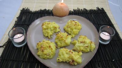 lardon fumé : Assiette d'hérissons de pommes de terre