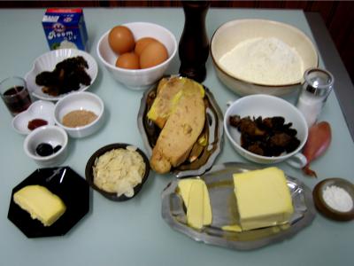 Ingrédients pour la recette : Cake au foie gras et sa sauce à la truffe