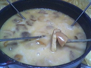 plat unique : Fondue savoyarde aux cèpes