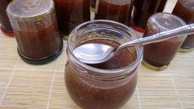 figue : Bocaux de confiture de figues et raisins