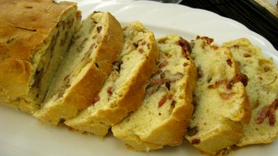 Fromages : Tranches de cake aux noix