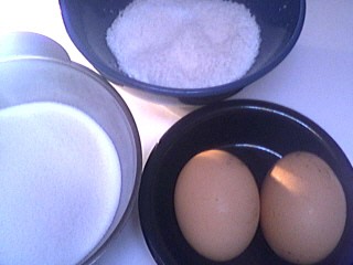 Ingrédients pour la recette : Chenilles de meringue à la noix de coco