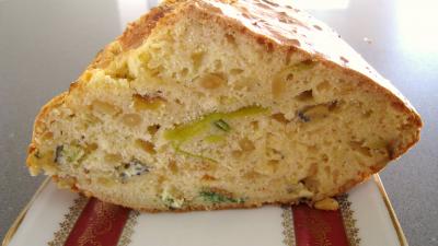 Fromages : Tranche de cake aux pignons et aux poireaux
