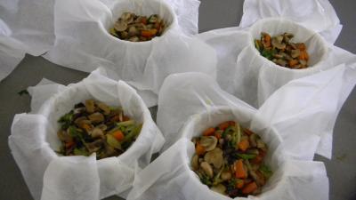 Blancs de poulet en papillotes aux herbes aromatiques et au roquefort - 11.3