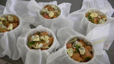 Blancs de poulet en papillotes aux herbes aromatiques et au roquefort - 12.1
