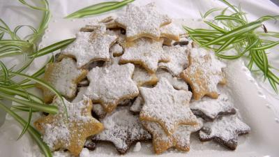 bicarbonate soude : Plat de biscuits sablés de noël
