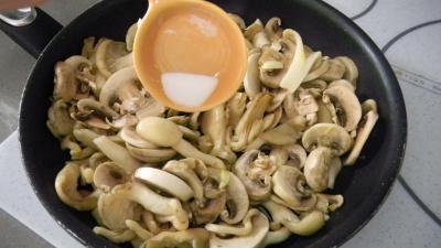 Merlan aux champignons de Paris et pleurotes - 8.3