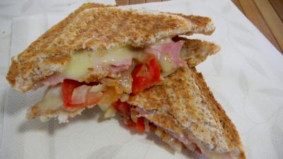 brie : Croque-monsieur à la tomate