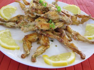 pastis ou ricard : assiette de cuisses de grenouilles aux fines herbes