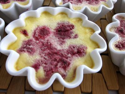 Image : Ramequin de crème aux framboises
