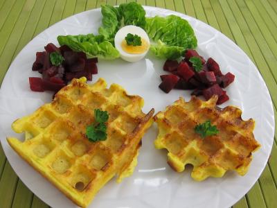 levure de boulanger : Assiette de gaufres et sa salade