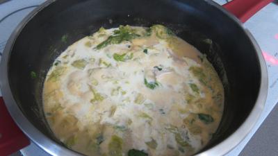 Soupe de poulet au lait d'amandes et de noix de coco - 7.4