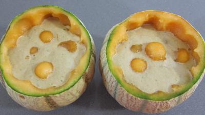 Recette Gaspacho de melon au lait d'amandes et gambas