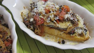 plat complet : Cassolette de crostinis d'aubergines et son concassé de boeuf façon italienne